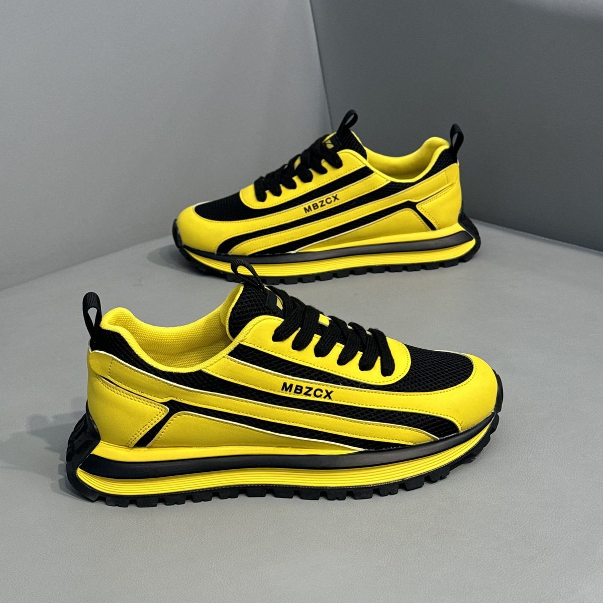 รองเท้าวิ่งผู้ชายแบบตาข่ายระบา - Outdoor Sport Brand บทวิจารณ์และราคา